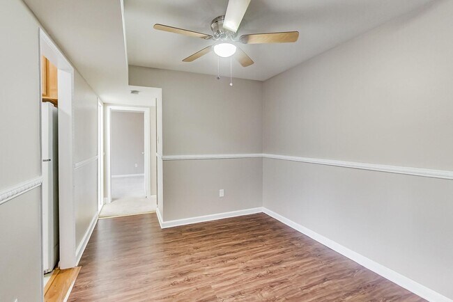 Building Photo - 2BD/1BA Takoma Park Condo in Elevator Building