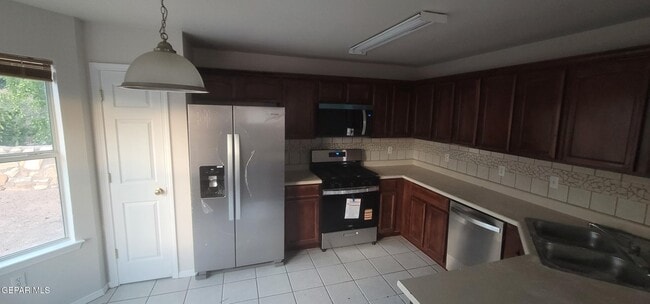 Building Photo - 661 Paseo Sereno Dr