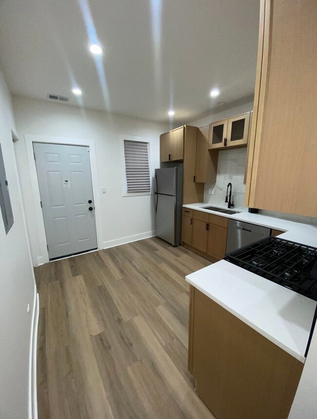 Building Photo - 5355 S Wood St