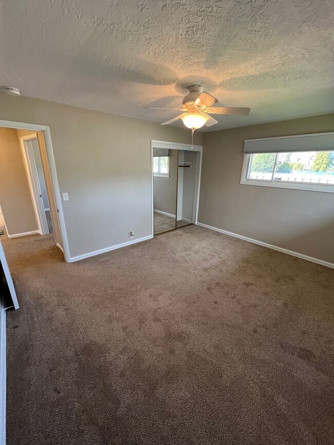 Building Photo - Modern 3-Bedroom, 1.5-Bath Home with Private Office & Large Patio