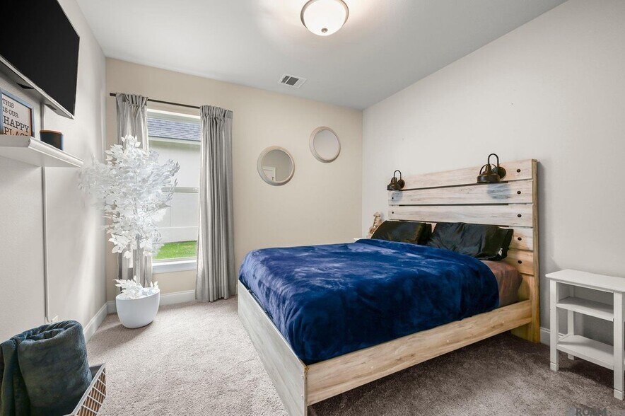 Building Photo - 5207 White River Rd