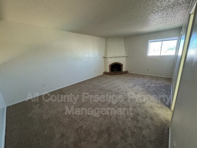 Building Photo - 1831 W Mulberry Dr