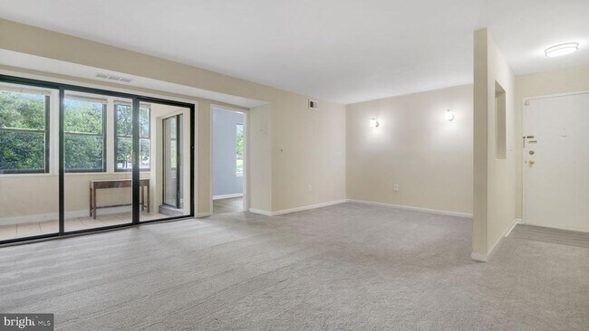 Building Photo - 9653 White Acre Rd