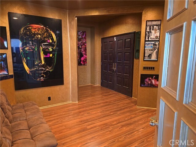 Building Photo - 2189 Sunset Plaza Dr