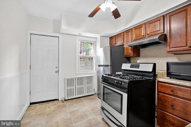 Building Photo - 2343 E Huntingdon St