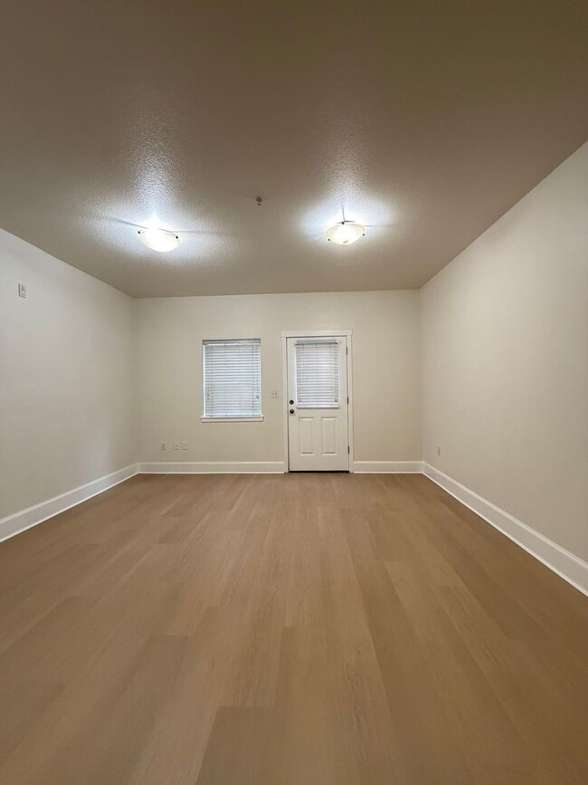 Building Photo - 18425 SW Stepping Stone Dr