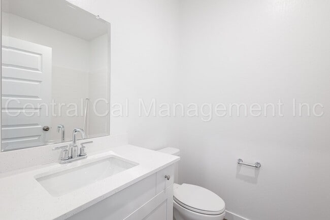 Building Photo - 4 Bedroom, 2 Bath Home with Solar in the Southwest - $2495 Per Month!