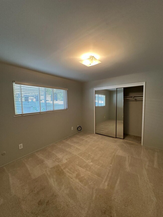 Building Photo - 1310 W Magill Ave