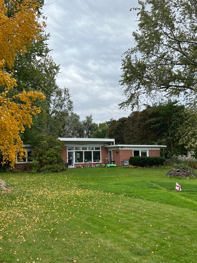 Building Photo - 3048 Waunona Way