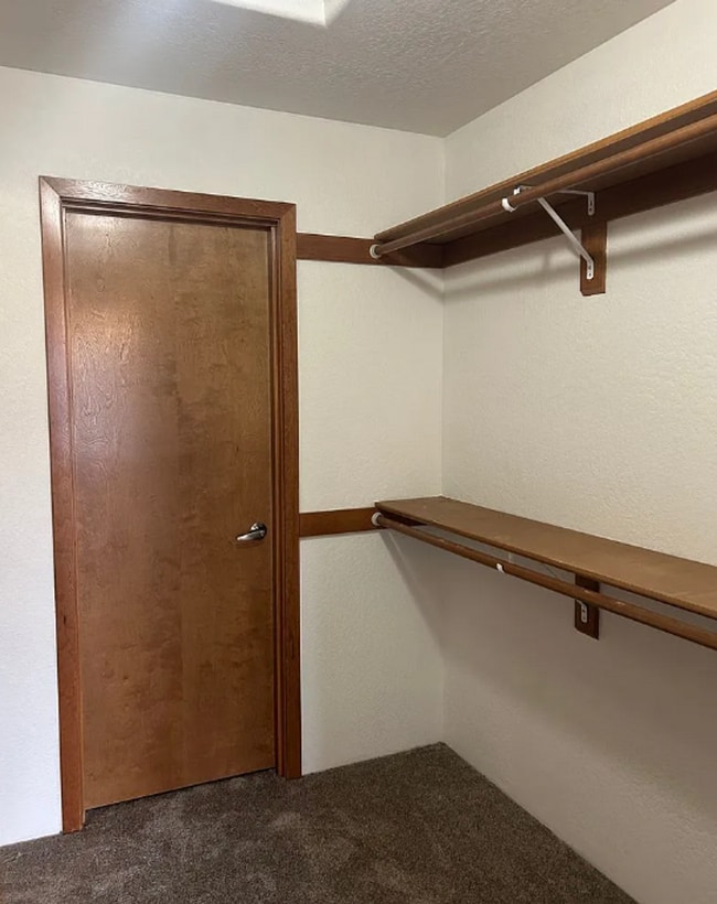 Building Photo - East Medford 2 bedroom 1.5 bathroom 2 story townhome