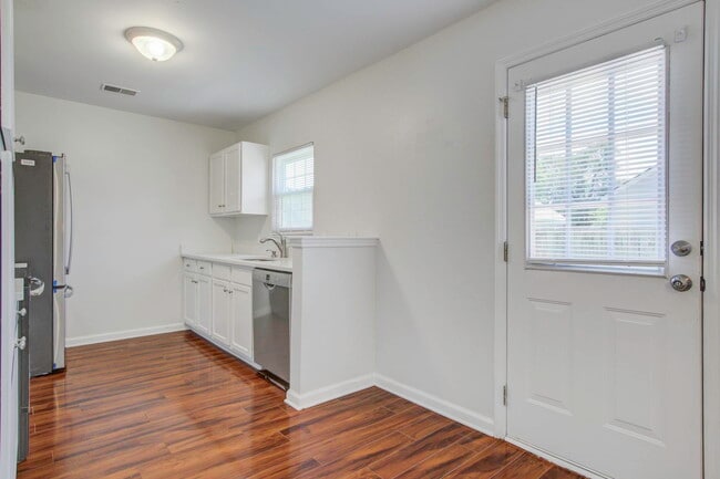 Building Photo - 138 Thistle Rd