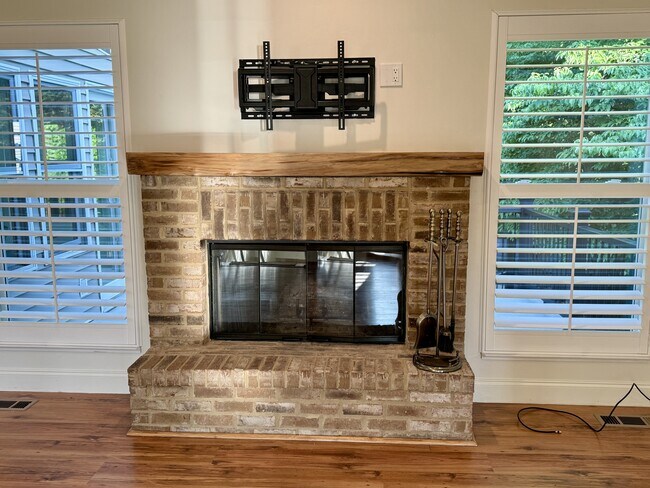 Building Photo - 220 Konawa Ln