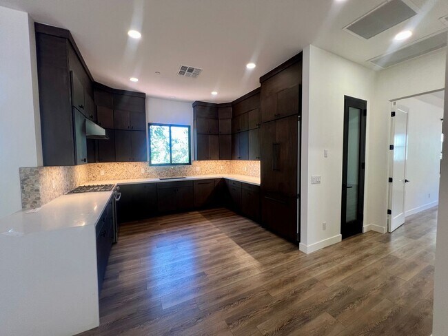 Building Photo - 485 Windsong Dr