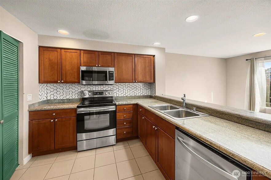 Building Photo - 1311 12th Ave S