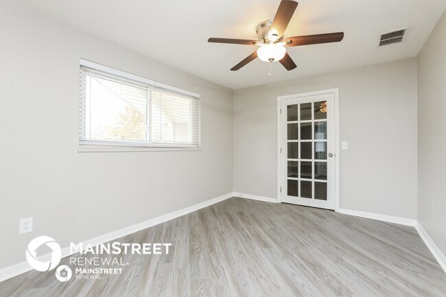 Building Photo - 2120 Rogers Ave