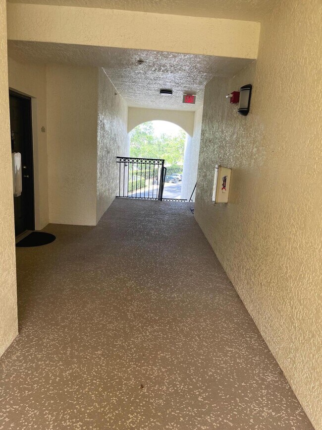 Building Photo - 9849 Baywinds Blvd