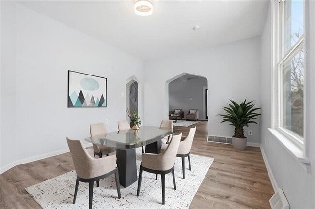 Building Photo - 228 Sylvan Walk