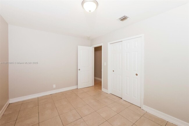 Building Photo - 305 SW 9th Terrace