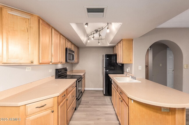 Building Photo - 10410 N Cave Creek Rd