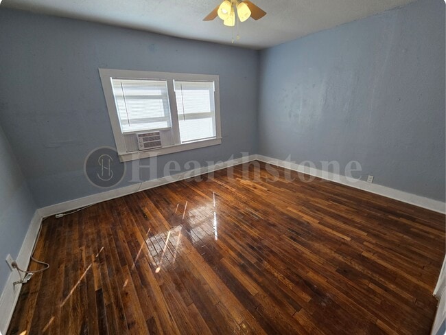 Building Photo - 312 S Avenue B
