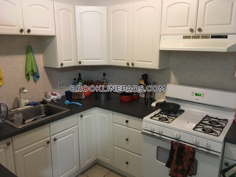 Building Photo - 62 Egmont St