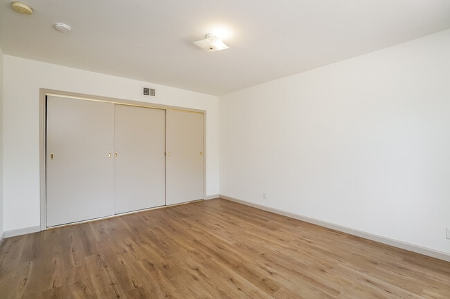 Building Photo - 6500 Lockhurst Dr