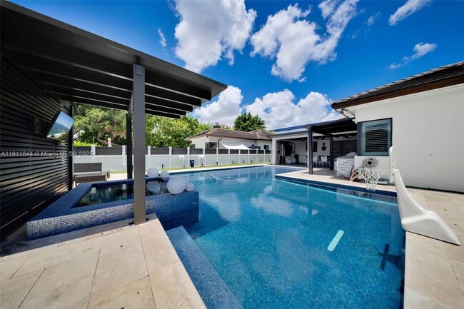 Building Photo - 1550 SW 89th Ct