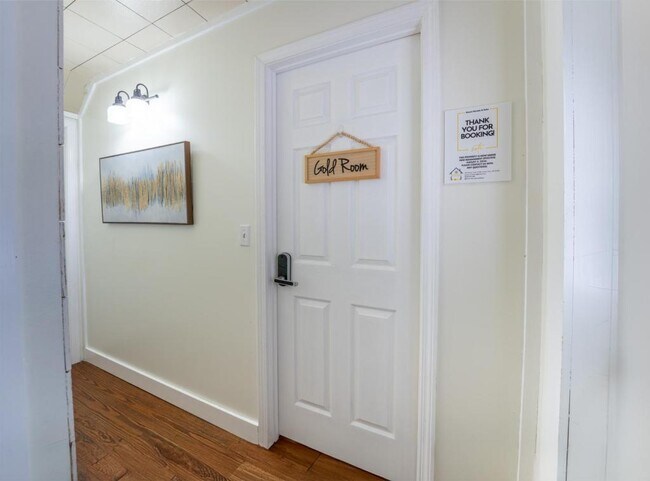 Building Photo - 714 E Jefferson St