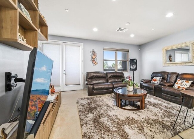 Building Photo - 801 S Anaheim Blvd