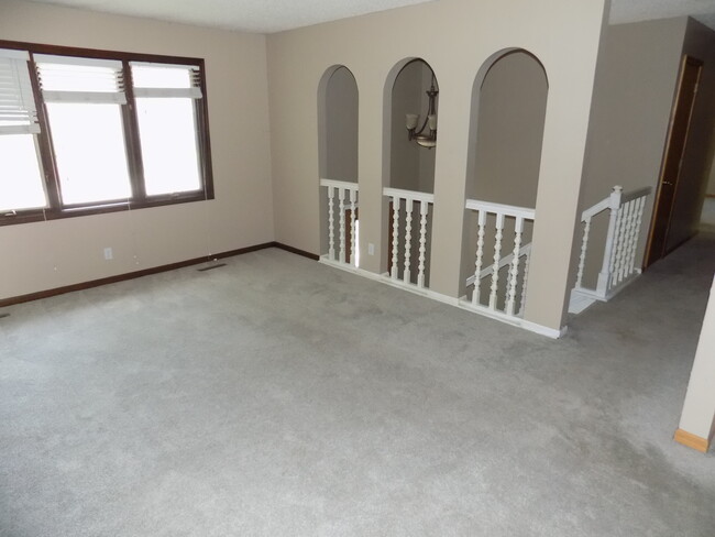 Building Photo - 6012 Fleetwood Dr