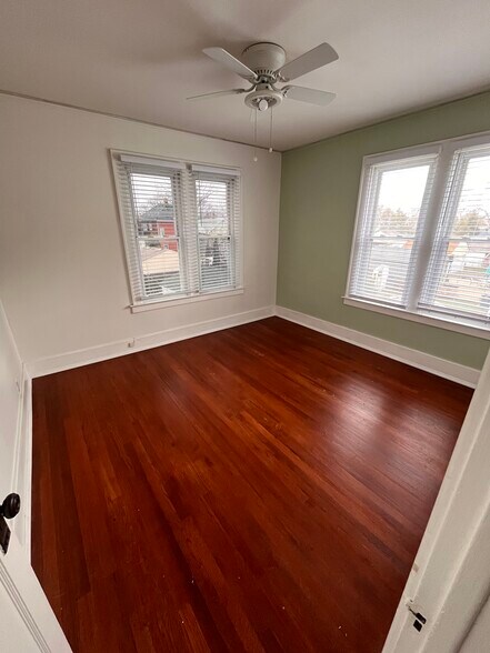 Building Photo - 1333 Beaconsfield Ave