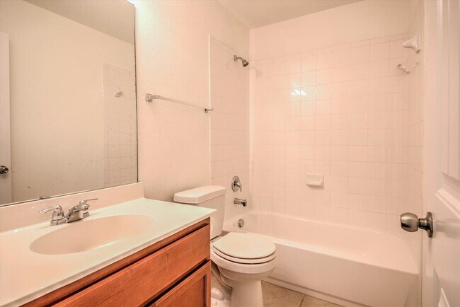 Building Photo - 2410 Great Oaks Dr