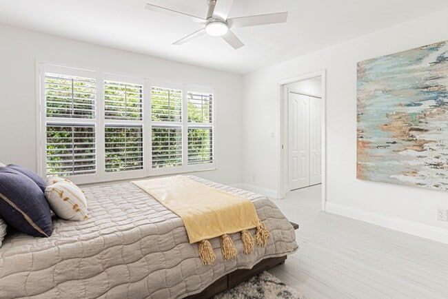 Building Photo - Newly Renovated 3 Bedroom Pool Home in Des...