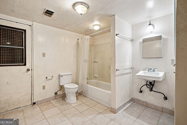 Building Photo - 965 Millbrook Ct