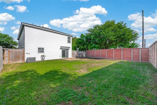 Building Photo - 7130 Cypress Pr Dr