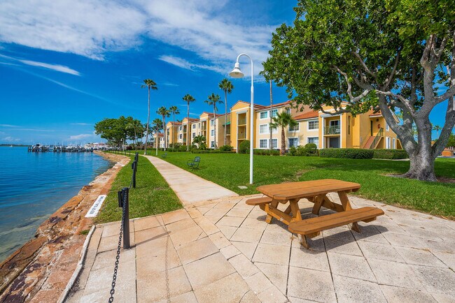 Building Photo - 160 Yacht Club Way