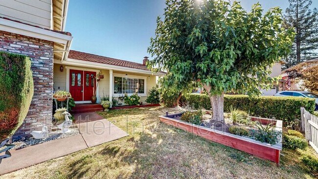 Building Photo - 848 Sprucewood Ct