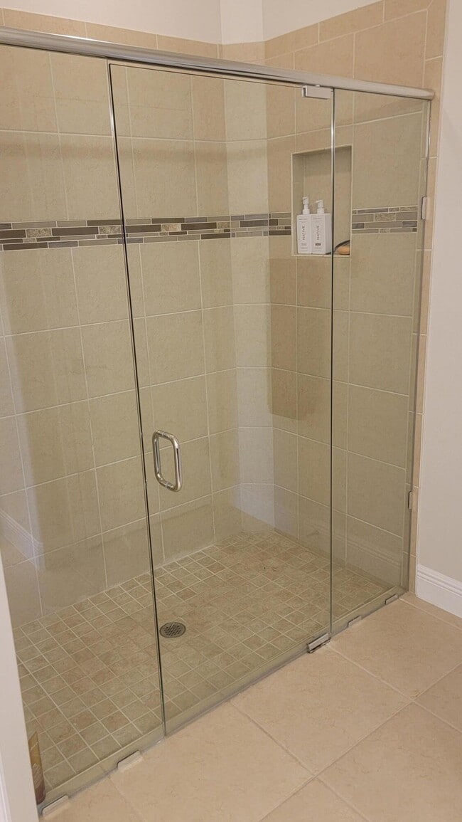 Building Photo - 8473 Loren Cove Dr