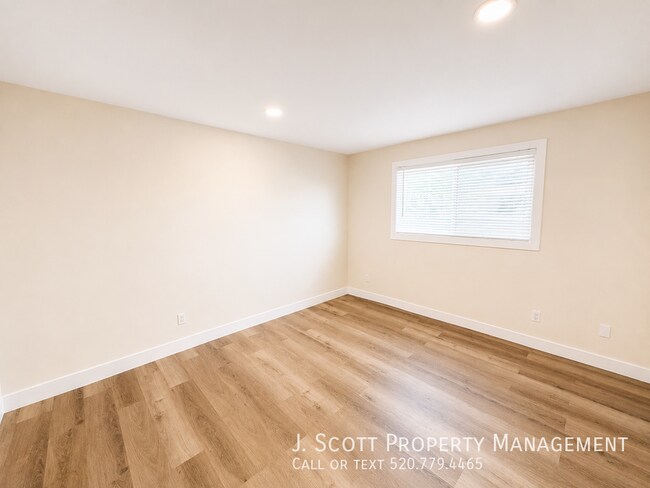 Building Photo - 3459 W Evans Dr