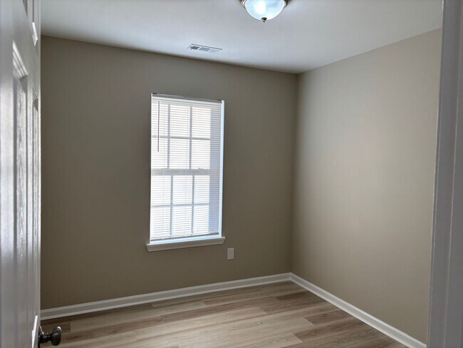 Building Photo - NEWLY RENOVATED 3 BED, 2 BATH HOME IN HIGH POINT!