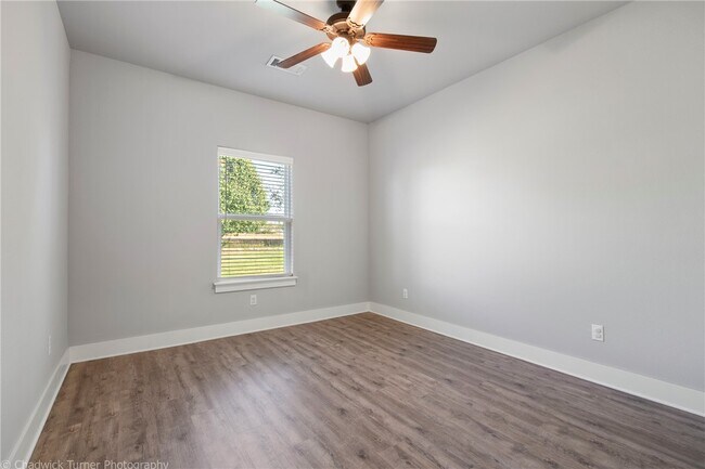 Building Photo - 112 Alder St