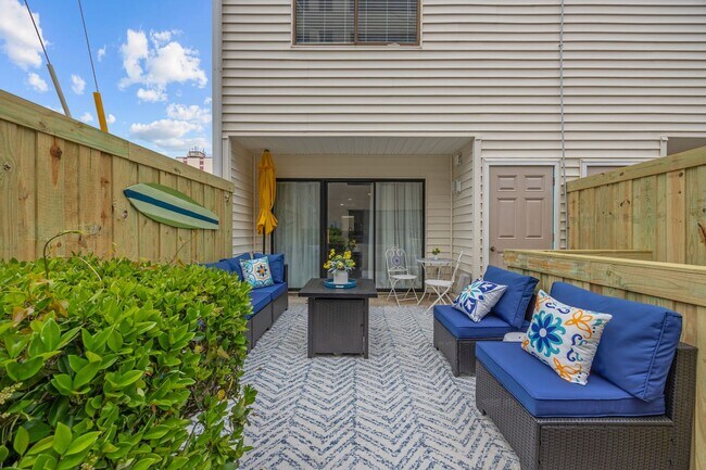 Building Photo - All Inclusive Seasonal Rental Available Oc...