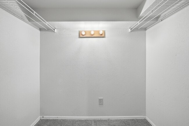 Building Photo - 611 S Ferrall St