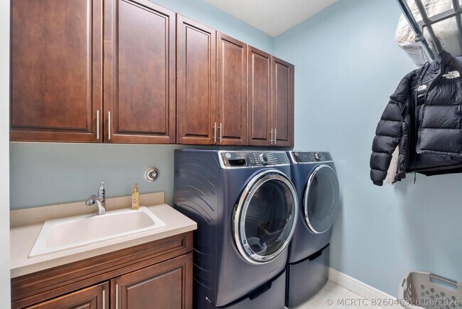 Building Photo - 11525 NW 81st Pl