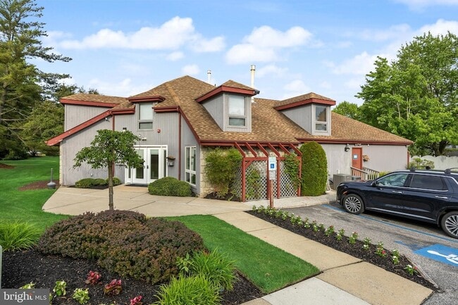 Building Photo - 1410 Chanticleer