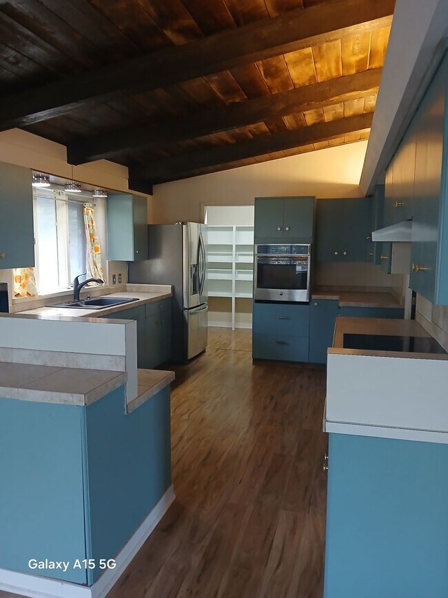 Building Photo - 4 Bedroom 2 bath home near lake Tenkiller with office