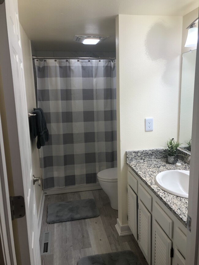 Full bath - 1243 E Kimberley Ln