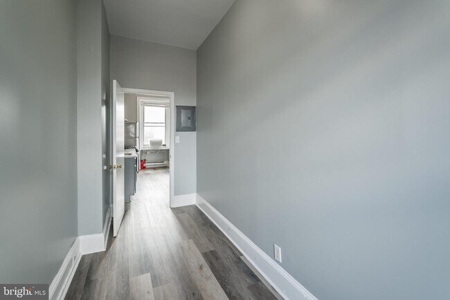 Building Photo - 1933 Spring Garden St