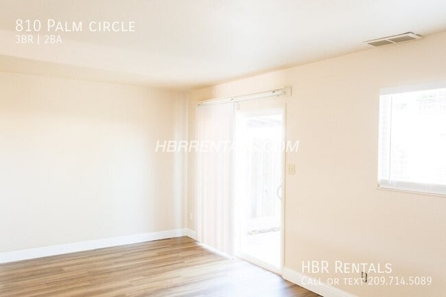 Building Photo - 810 Palm Cir