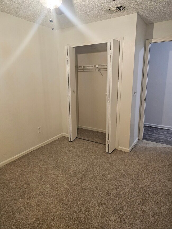 Building Photo - 6523 Diamond Leaf Ct S